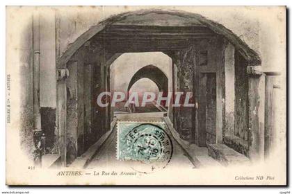 Antibes CPA La rue des Arceaux
