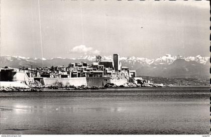 CPA Antibes Le Vieille Ville Au Fond Les Cimes