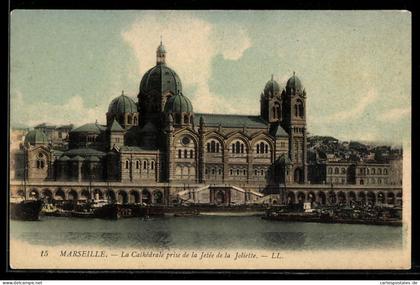 CPA Marseille, La Cathédrale prise de la Jetée de la Joliette