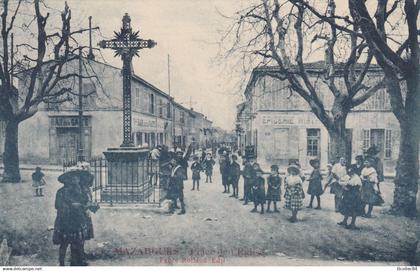 CPA-13-MARSEILLE-MAZARGUES-Place de l'église-animée