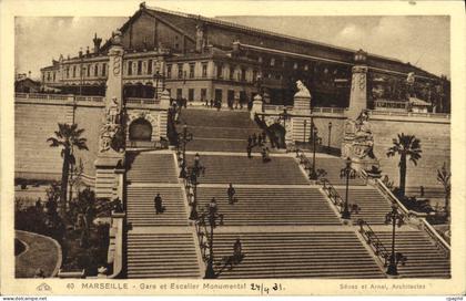 CPA Marseille Gare Et Escalier Monumental