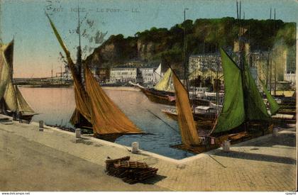 CPA Nice Le Port Bateaux