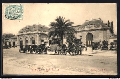 CPA Nice, La Gare P.-L.-M. avec voitures à cheval devant l`entrée
