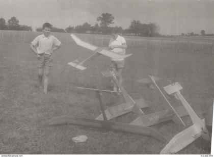 38 / SAINT ANDRE LE GAZ / LES ABRETS / AEROMODELISME  / GRANDE PHOTO ODETTE FAURE / LES ABRETS  / ANNEES 50.80 /