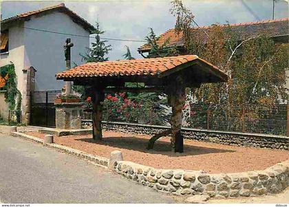 42 - Champdieu - Abris et muret de pierres - CPM - Voir Scans Recto-Verso