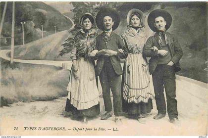 Carte Postale Ancienne - 63 - Auvergne - Type d'Auvergne - départ pour la fête - Animée - Folklore - Scène et Types - CP