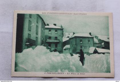 Formiguères, la place en hiver, Pyrénées Orientales 66