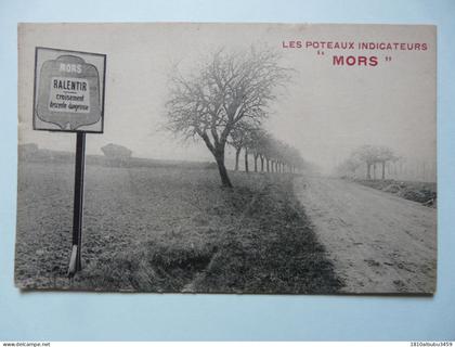 CPA 78 YVELINES - MORS : LES POTEAUX INDICATEURS "MORS" - Panneau RALENTIR