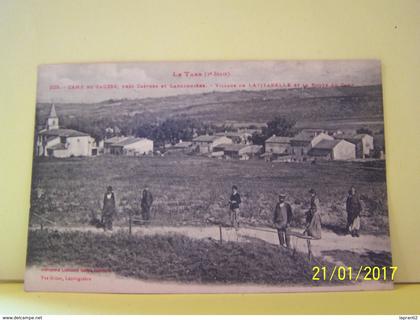 LA VITARELLE (TARN) BURLATS. CAMP DU CAUSSE, PRES CASTRES ET LABRUGUIERE. VILLAGE DE LAVITARELLE ET LA ROUTE DU CAMP