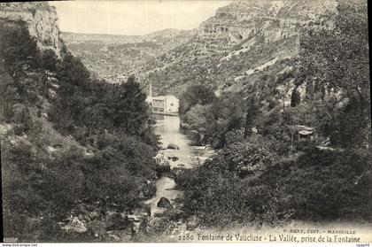 CPA Fontaine De Vaucluse La vallee prise de la fontaine
