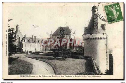 Bonnes CPA Le chateau de Touffou Vue generale et entree de la cour d'honneur