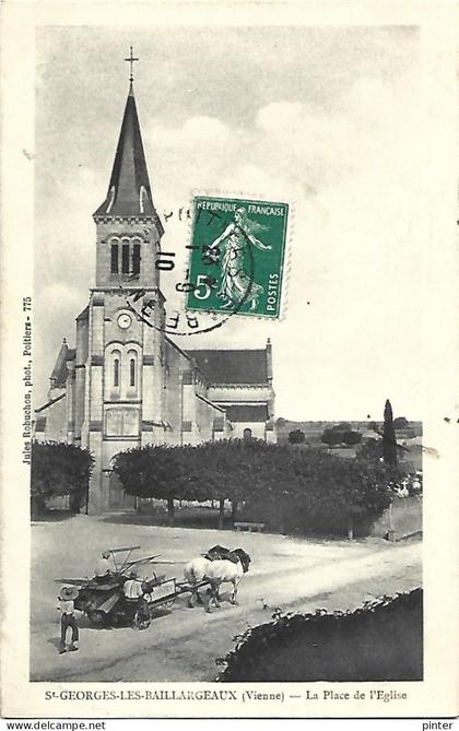 SAINT GEORGES LES BAILLARGEAUX - La place de l'Eglise - Moissonneuse-Lieuse
