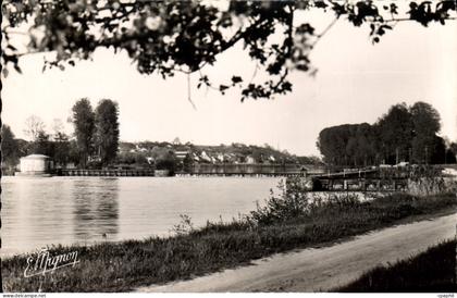 CPA Laroche St Cydroine (Yonne) Les bords de l'Yonne