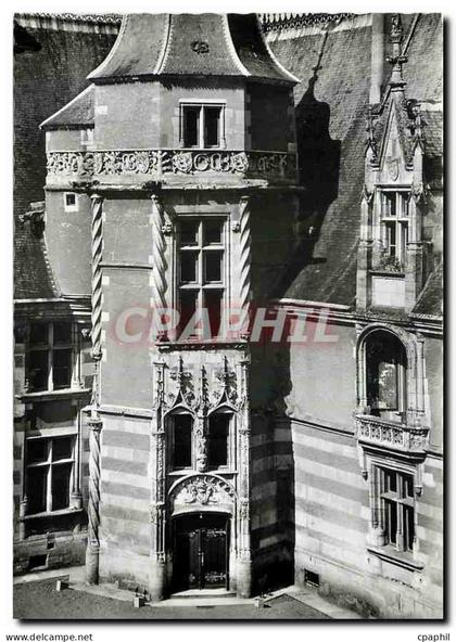 CPM Chateau d'Ainay Le Vieil Cour Interieure Tour Renaissance