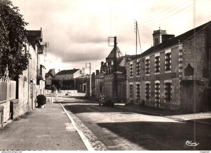 Aizenay : rue de Challans (cpsm)