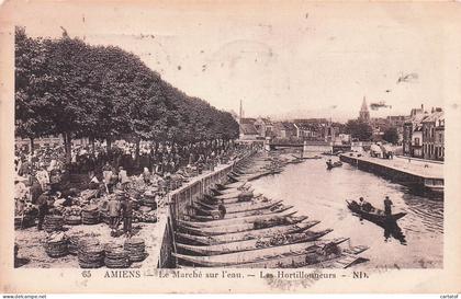AMIENS . Le Marché sur l'eau ; Les Hortillonneurs .