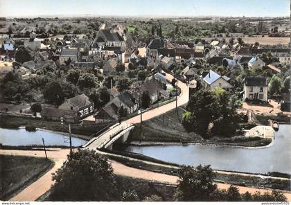 B105841 France Lere Le Canal et Vue Generale Pont
