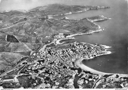 B97833 banyuls sur mer vue aerienne sur banyuls france real photo