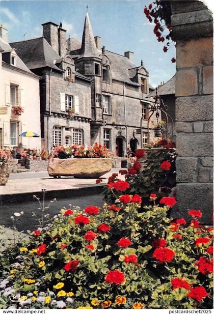 BR13484 Place du Puits Rochefort en Terre  france