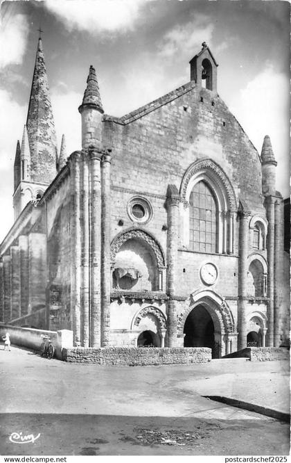 BR19702 l eglise Airvault   france