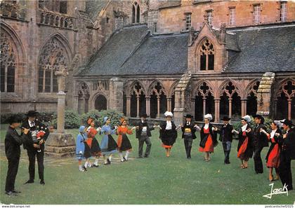 BR26045 Folklore de Bretagne groupe du cercle ernest Renan France