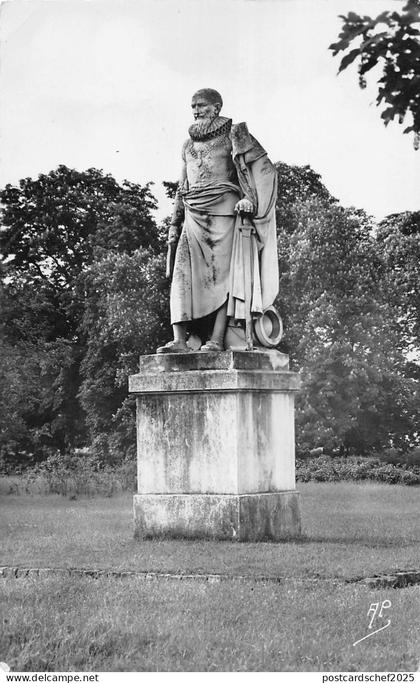 BR49520 Rosny sur seine statue de sully      France