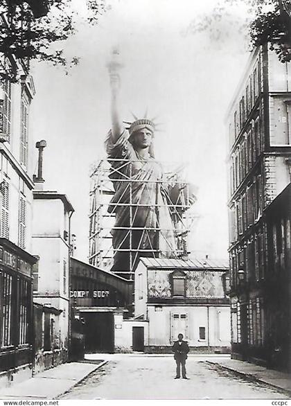 CPM La Statue de la Liberté dans l'atelier du Sculpteur Bartholdi rue Chazelles 1885