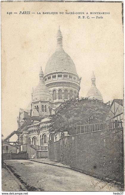 Paris - La Basilique du Sacré-Coeur à Montmartre