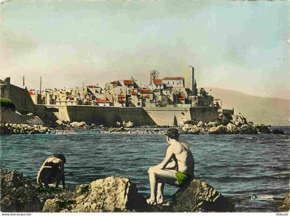 Carte Postale - 06 - Antibes - La vieille ville - Femme en maillot de bain - Mention Photographie Véritable - Carte dent