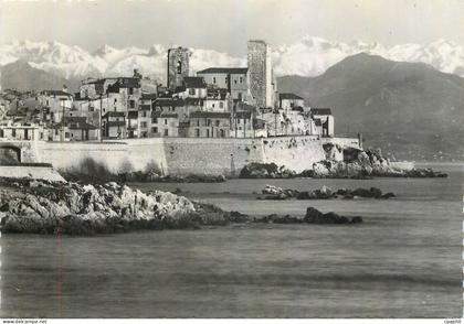 CPM Antibes Les Remparts et les Alpes