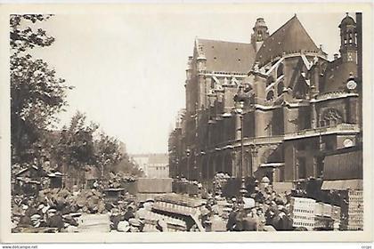 CPA Paris L'Eglise Saint-Eustache et les Halles