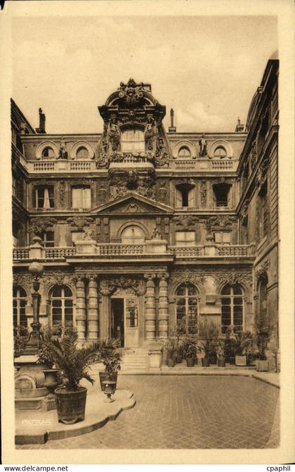 CPA Paris Ecole Massillon Quai des Celestins La cour d honneur