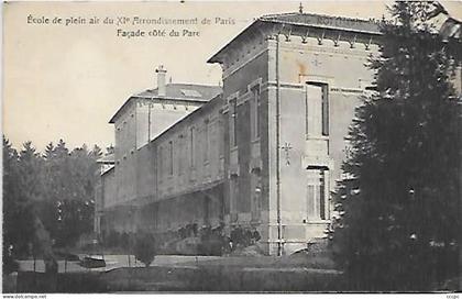 CPA Paris Ecole de plein air du XIe Arrondissement - Façade côté du Parc