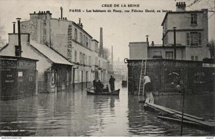 Paris 16 - Les Inondations de Paris 1910 - Les habitants de Passy - Rue Felicien David - CPA