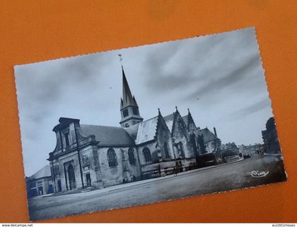 08  Attigny   L' Eglise