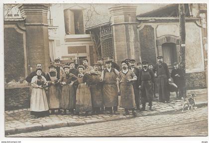 93 - AUBERVILLIERS - groupe d'ouvriers - Carte photo écrite en 1906