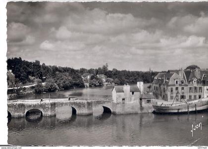 CPA AURAY -vieux pont sur le loch