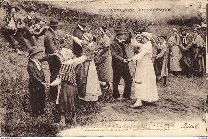Auvergne - Types d'Auvergne - danse - La Bouree - chanson - musique CPA