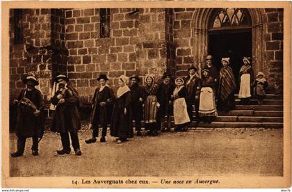 CPA Auvergne Une noce en Auvergne FRANCE (1289280)