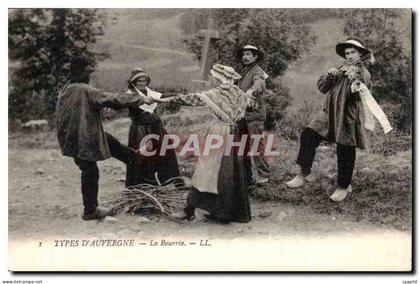 Puy de Dome- Types D'Auvergne- La Bourree- danser-violon-instrument-musique -CPA