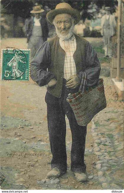 Carte Postale Ancienne - France - Auvergne - Type d'Auvergne - Animée - Folklore Scènes et Types - Colorisée - CPA - Eta