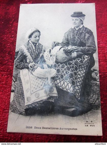 CPA DEUX DENTELLIÈRES AUVERGNATES France  Régions  Auvergne Carte Postale Europe