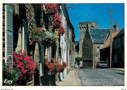 Carte Postale - 50 - Barneville - Carteret - Barneville bourg : les façades fleuries - Fleurs - Automobiles - Carte Neuv
