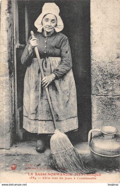 BASSE NORMANDIE PITTORESQUE   FEMME EN COSTUME