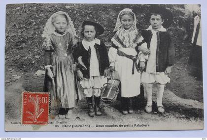 CPA  [44] Loire Atlantique > Batz-sur-Mer (Bourg de B.) - Deux couples de petits paludiers