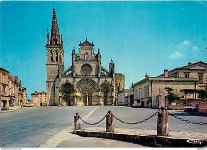 Carte Postale - 33 - Bazas - Place de la Cathédrale St-Jean-Baptiste - Automobiles - Flamme Postale de Bazas - CPM - Voi