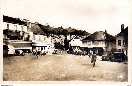 01 : Bellegarde-sur-Valserine : Place Victor-Bérard :( cpsm P.F. )