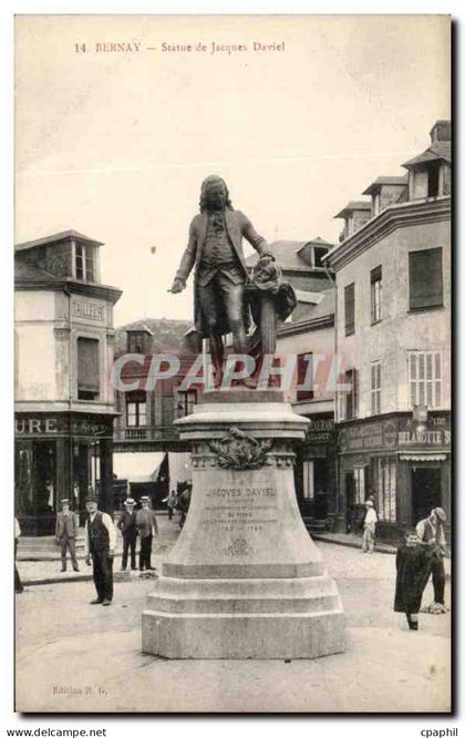 CPA Bernay Statue de Jacques Daviel