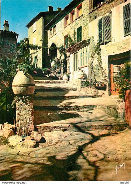 CPM Bormes les Mimosas (Var) Rue pittoresque dans le vieux Bormes
