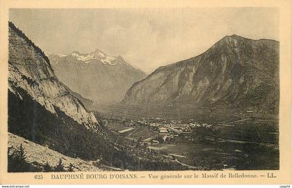 CPA 625 dauphine bourg d oisans vue generale sur le massif de belledonne